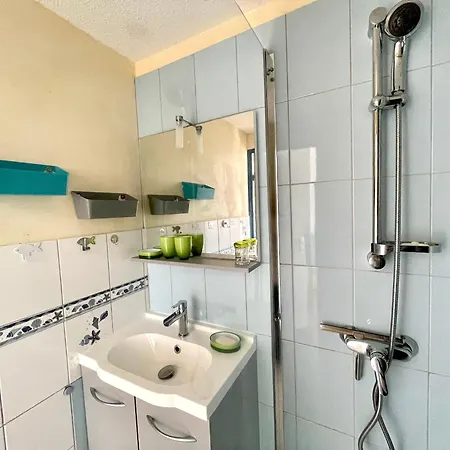 Maison De Avec Piscine Chauffee A 800m De La - Fr-1-231-315 * Brem-Sur-Mer