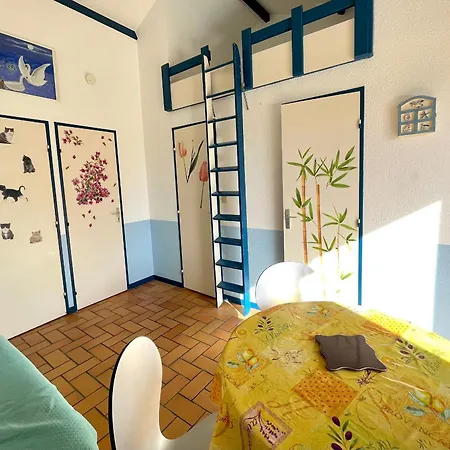 Maison De Avec Piscine Chauffee A 800m De La - Fr-1-231-315 Holiday home Brem-Sur-Mer