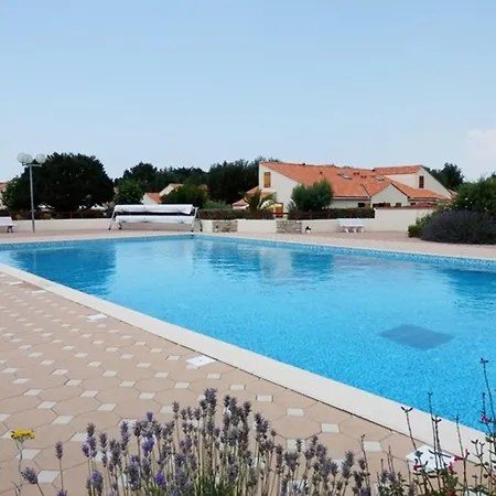 Maison De Avec Piscine Chauffée à 800m De La - Fr-1-231-315