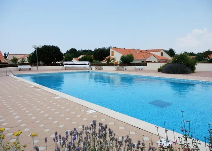Maison De Avec Piscine Chauffée à 800m De La - Fr-1-231-315