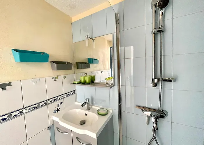 Hébergement de vacances Maison De Avec Piscine Chauffée à 800m De La - Fr-1-231-315